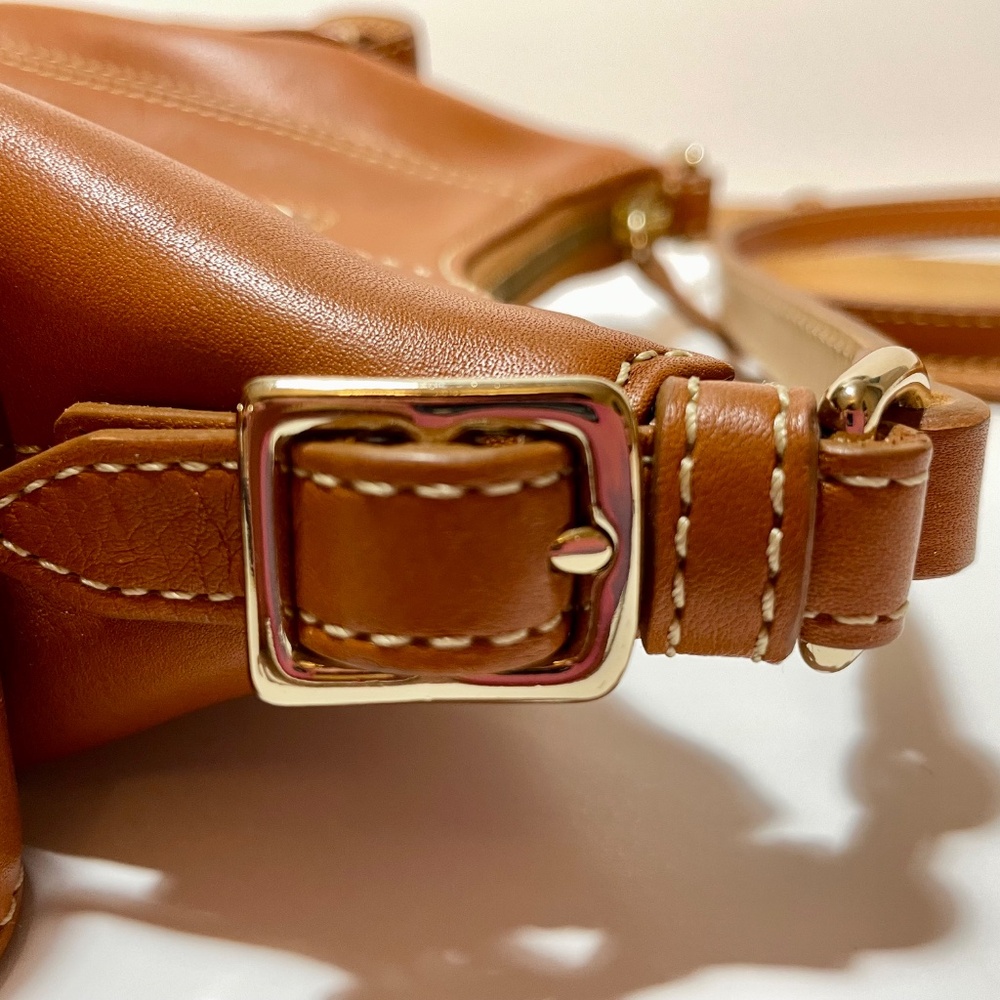 Dooney & Bourke Tan Leather Hobo Crossbody Bag Duck Logo Adjustable Strap NWOT - Picture 13 of 14